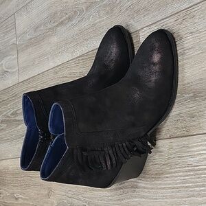Valentina Rangoni Size 6 1/2 Black Suede Fringe Bootie